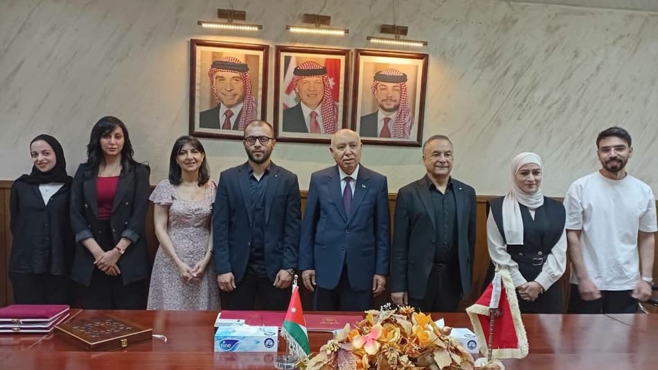 غلاف مقال صحفي